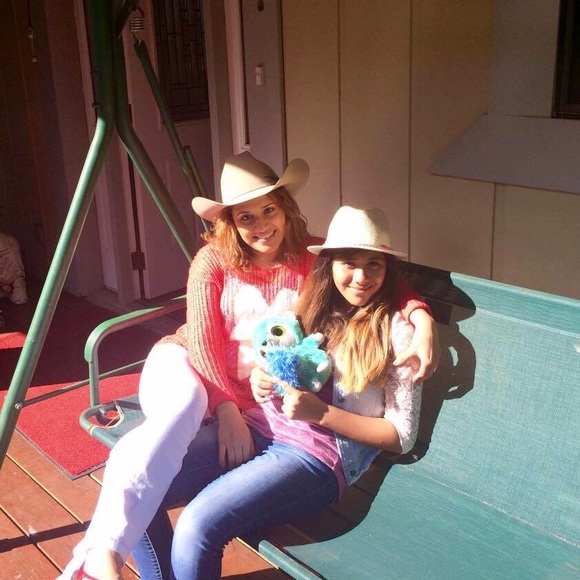 Meet your Posher, Damaris - Picture 3 of 5